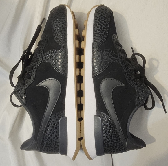 Nike Internationalist Black/Anthracite – Women's Size 6 (828404-003) - Picture 3 of 7